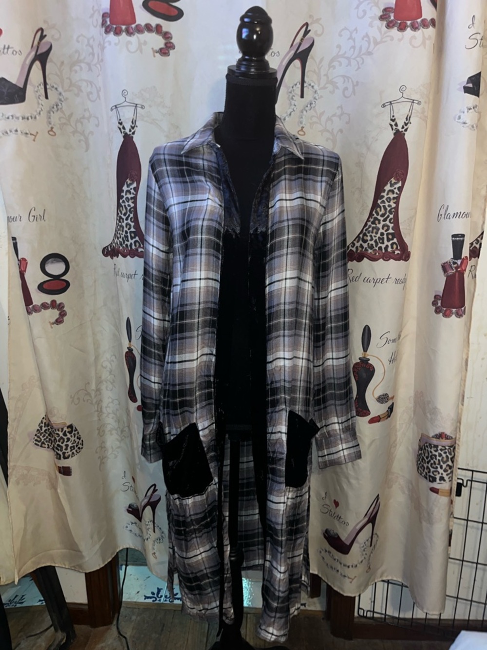 Gimmicks Women’s XS Plaid Longline Shirt Jacket Black Velvet Pockets Brand New